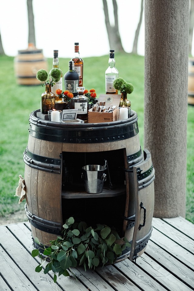 Statinė-baras su durelėmis