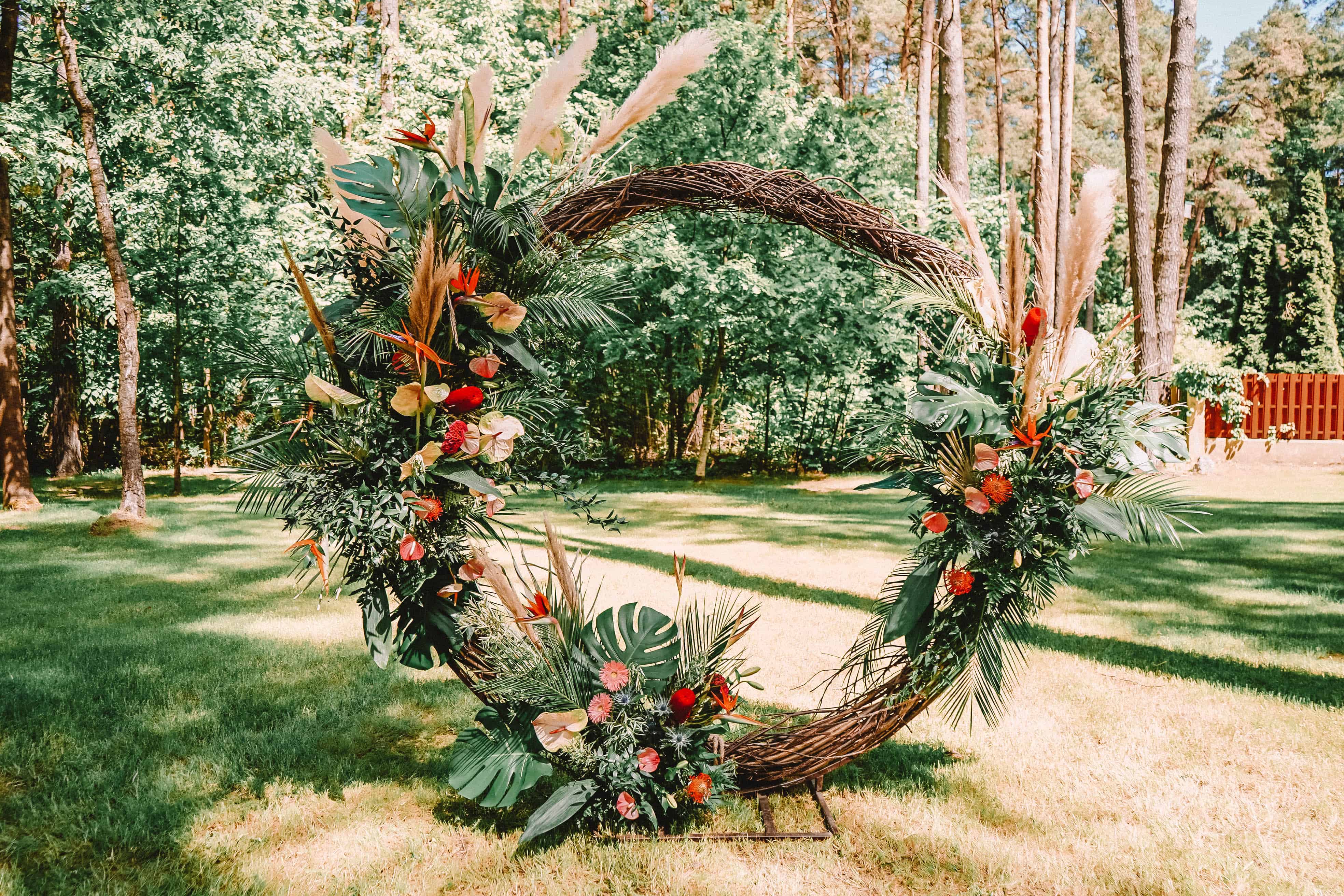 Apvali arka (pintas karkasas)