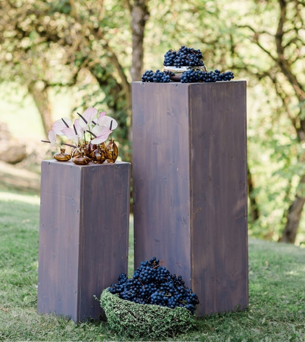 Pilka medinė kolona