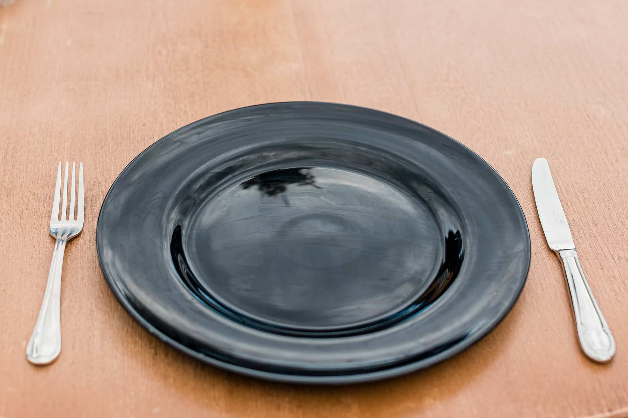 Juodo stiklo polėkštė