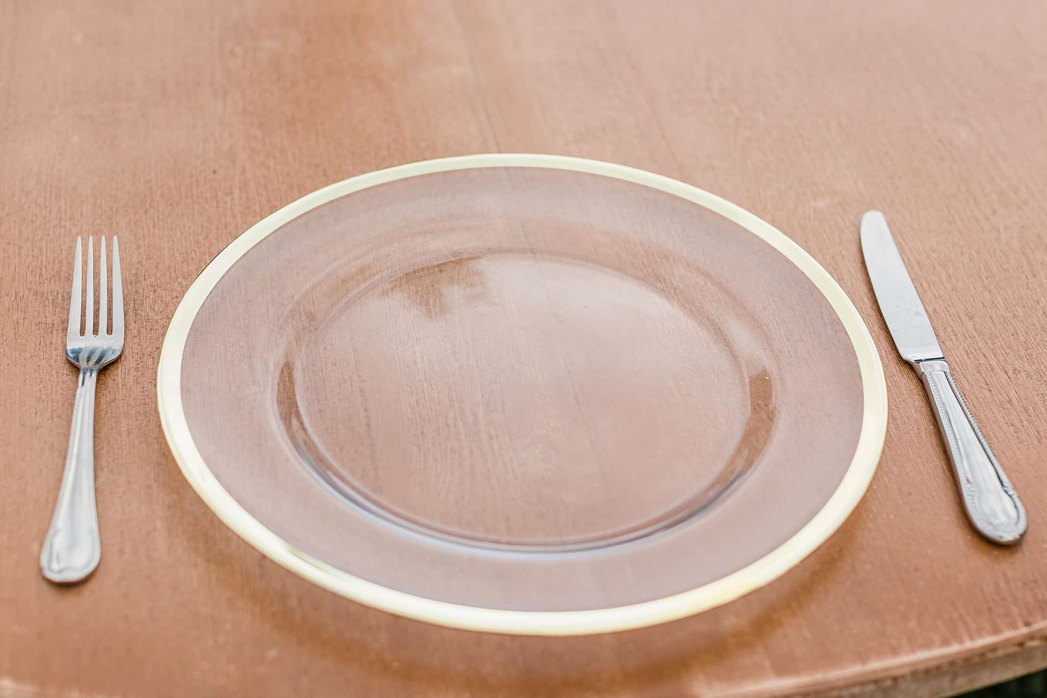 Stiklinė polėkštė su auksiniu krašteliu