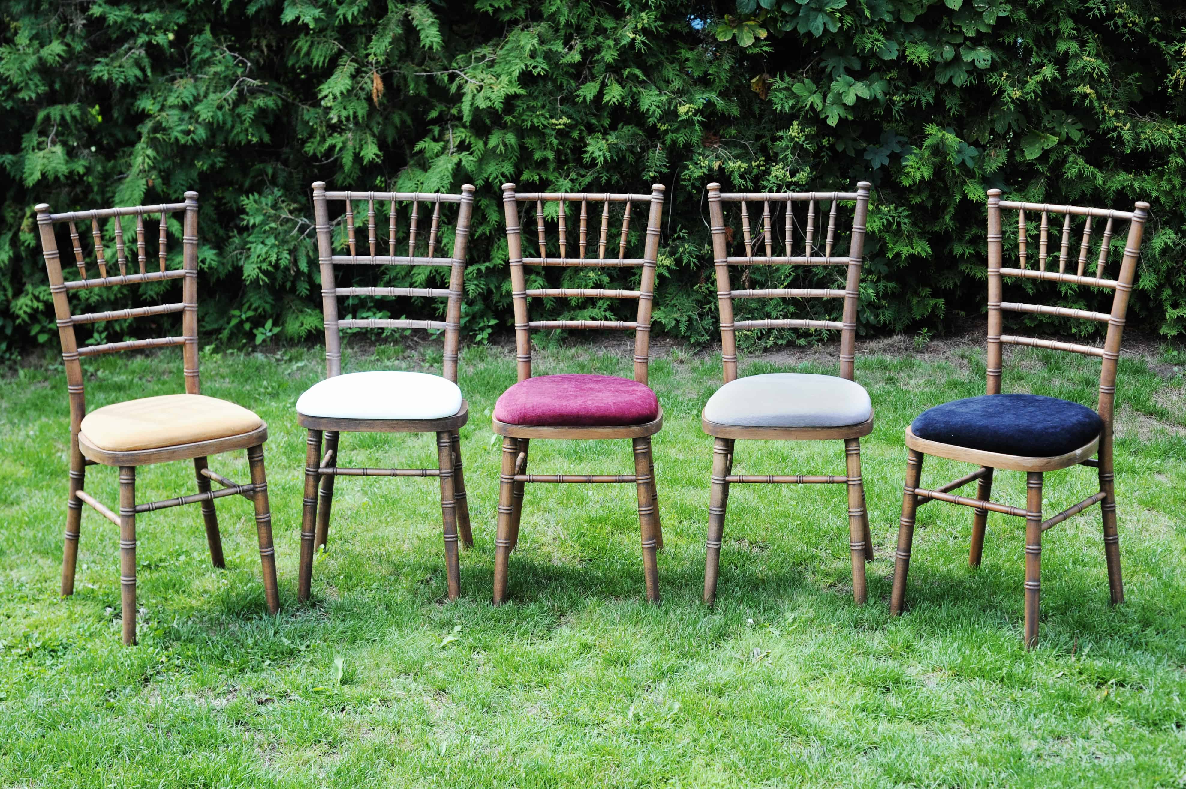 Rudos Chiavari kėdės